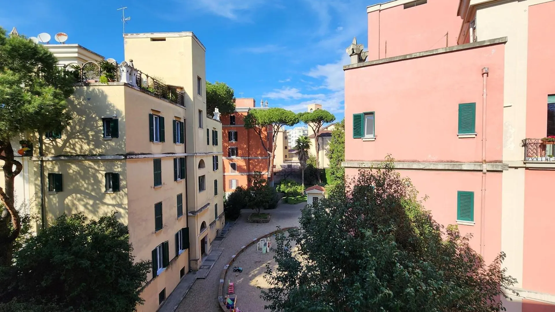 Cozy Haven Near San Giovanni Rome 0*,